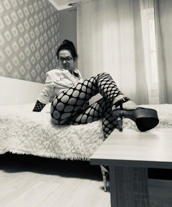 Ксения, 32